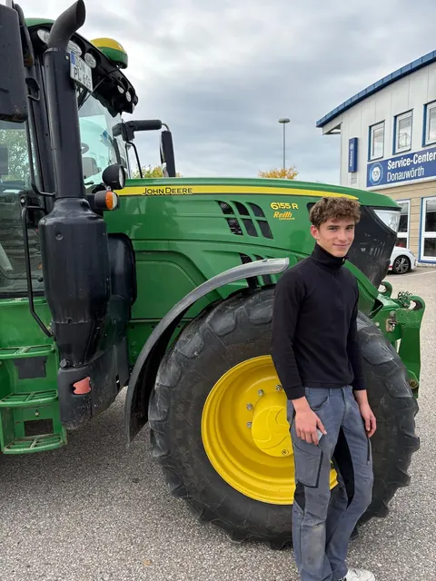 Benedikt, top Fahrt hingelegt! Gratulation zum Führerschein