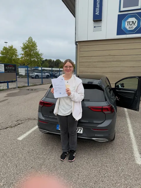 Lilly, das Wochenende kann beginnen! Gratulation zum Führerschein